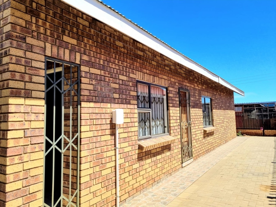 2 Bedroom Property for Sale in De Beers Northern Cape